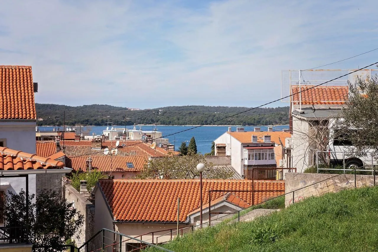 Apartment Arena Pula 0*,