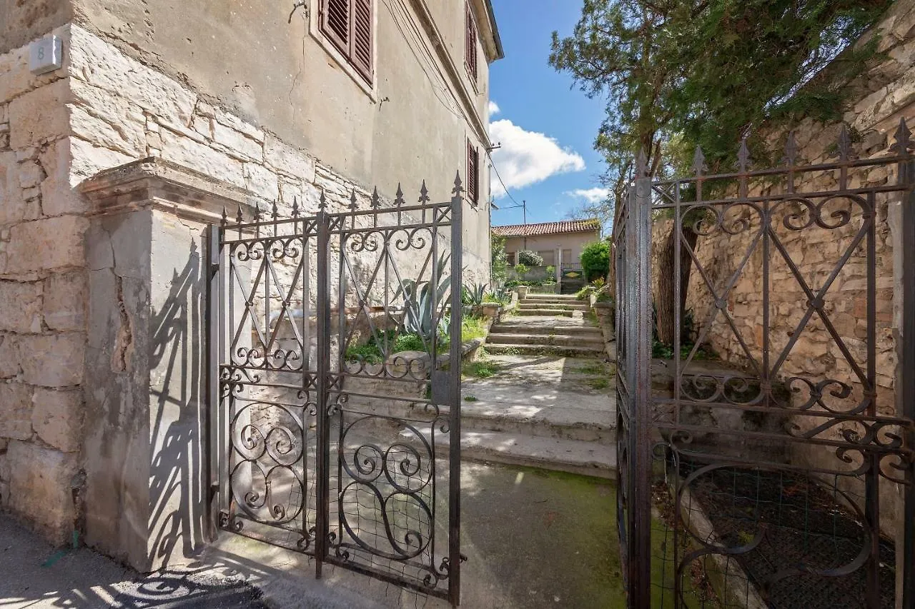 Apartment Arena Pula 0*,  Croatia